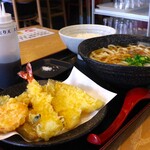 麺天 - 天ぷら盛合わせうどん《えびきす》小ごはん付＋天丼用たれ