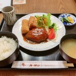 Otani Resutoran - カニクリームコロッケ＆ハンバーグ定食。1380円