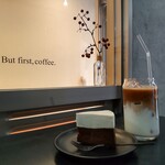 Coffeedot - チョコレートケーキ、カフェラテ
