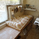 ピタ・ザ・グレート - テーブルの上にはピタの大群が．．．