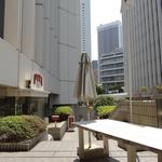 ピタ・ザ・グレート - 店舗外観とテラス席