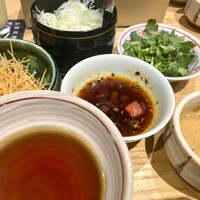 瓢斗 新橋店 - お出汁、トマトポン酢、麻辣胡麻だれで。パクチー、ネギもトッピング出来ます。