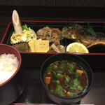 Obansai Daining Ujin - 注文を受けてから焼き始める魚は、待ち時間長いけど、やはり作り置きと比較すると、はるかに美味い。