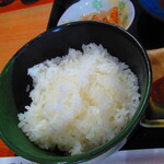 お食事処 河童 - 日替わりワンコインランチ・イノシシ角煮　５００円（税込）のご飯のアップ【２０２２年１１月】