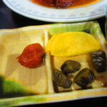 お食事処 河童 - 日替わりワンコインランチ・イノシシ角煮　５００円（税込）の漬物のアップ【２０２２年１１月】