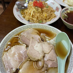 新京亭 - これがめっちゃぬるくて、子供さんが食べるラーメン温度でした。