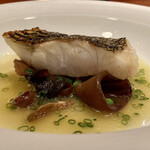 蒼 - さかな人長谷川さんより 神経〆 ひげ鯛 本日の仕えて
      炭で焼いてから骨で取った出汁で軽く煮込み、天然のキクラゲと浅葱のスープに合わせたアクアパッツァ仕立て、実に旨味があって美味しいです。