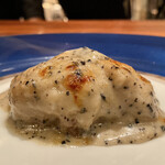 蒼 - 真鱈白子と黒トリュフのグラタン
      無洗無漂白の白子の味の濃厚さにとろける美味しさ、堪らんです♪
      ベシャメルソースのクリーミーさに黒トリュフの食べる食感の良さとほのかに香る芳香、この季節のお楽しみです。