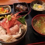 呑み食い処 なぶら - 海鮮丼(990円)
