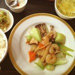 チャイナ ダイニング嘉龍 - 海老と野菜塩炒め定食(950)