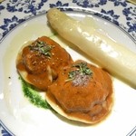 ル・ジャルダン・デ・サヴール - 茹でたてフランス産極太白アスパラとブルターニュ産オマール海老のラヴィオリ、　海老味噌のク―リ掛け