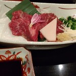 四間道右近 - 馬刺し