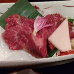 四間道右近 - 馬刺し