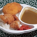 カレー屋 マドラス - チキンカツカレー＋カニクリームコロッケ