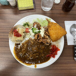 カレーショップ田園 - 今週のランチ。唐揚げとロールキャベツにアジフライをトッピング