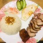 烤豬肉&煎雞蛋和米飯 (COM HEO QUAY)