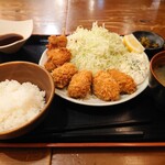 Teke Teke - 瀬戸内海産カキフライ定食(ご飯少なめ)、唐揚げ(1個)