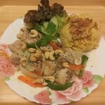 Stir-fried chicken and cashew nuts & rice (COM GA XAO HAT DEU)