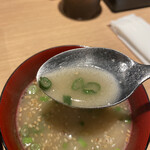 hakatanihombare - スープはこってり系　なかなか良い味です