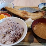 さち福や - 「ほっけの塩焼と大根おろしの定食」。