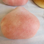 Ramberi - もものパン（１５０円）　桃色、桃の形の見た目にも可愛いもものパン。