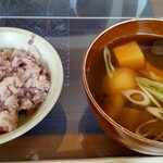 カフェ笑夢 - 黒米いりごはんとあら汁