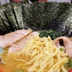 家系ラーメン 福袋 - 麺の表情など。