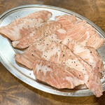 焼肉 はせ川 - トントロ2人前300円