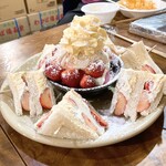 焼肉 はせ川 - いちごサンド800円