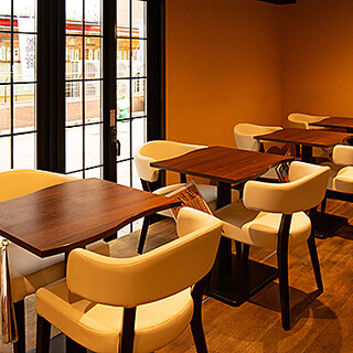 清潔感があり明るい店内。一人飲み～記念日・デートにも◎