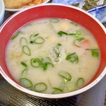 はとや食堂 - 朝食：ごはん、かす汁、おかず一品（あじフライと小ナポリタン）、いり卵、味つけ海苔