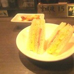 パークモア - チャームのサンドとナッツ