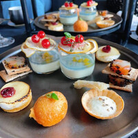 ザ タヴァン グリル＆ラウンジ - 