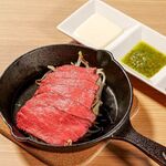 宮崎県産赤身肉EMO和牛のローストビーフ
