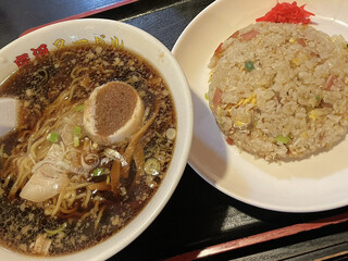 Chuugokuryouri Kouga - ラーメンと飯のセット
                        醤油ラーメンとチャーハン