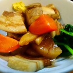菊乃家本店 - 野菜も美味しい豚バラ煮