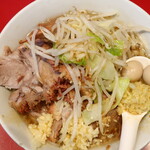 ラーメン二郎 - ラーメン半分＋ニンニク多め＋ショウガ半分