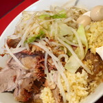 ラーメン二郎 - ラーメン半分＋ニンニク多め＋ショウガ半分