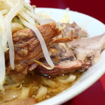 ラーメン二郎 - 豚の厚み