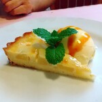 ビストロ プペ - 桃のタルト、アイスクリーム