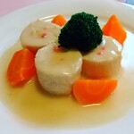 ビストロ プペ - 若鶏の海老ムース包み、白ワインソース