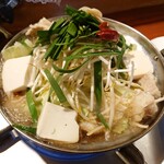呑み処 鈴乃音 - 牛もつ鍋の小サイズ1320円
