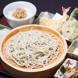 Enjoy hearty soba dishes in a calm atmosphere!