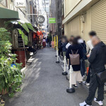 麺屋 丈六 - 順番待ち(外)