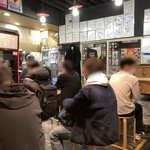 麺屋 丈六 - 順番待ち(店内)