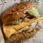 淡路島バーガー - 2種のチーズバーガー(チェダー＆カマンベール)