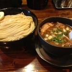 Chuukasoba Kotobukiya - 塩つけ麺大盛り
                        40分位並んで食べた甲斐がある旨さでした。