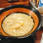 ニユートーキヨー 庄屋 - 豚汁と魚定食　赤魚の塩麹焼き　豚汁　アップ