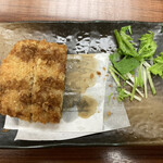 郷土料理 五志喜 - ジャコカツ、野菜入りでふんわり。じゃこ天とは違う味わい！