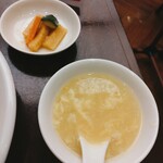 Hibiyaen - ランチのセット内容　スープ、お新香
